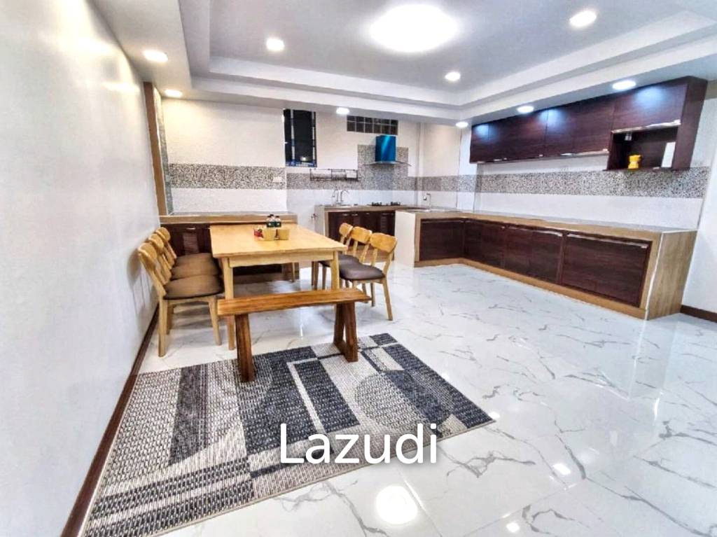 3 Bed 3 Bath 96 SQ.M Town home in Bang Chak