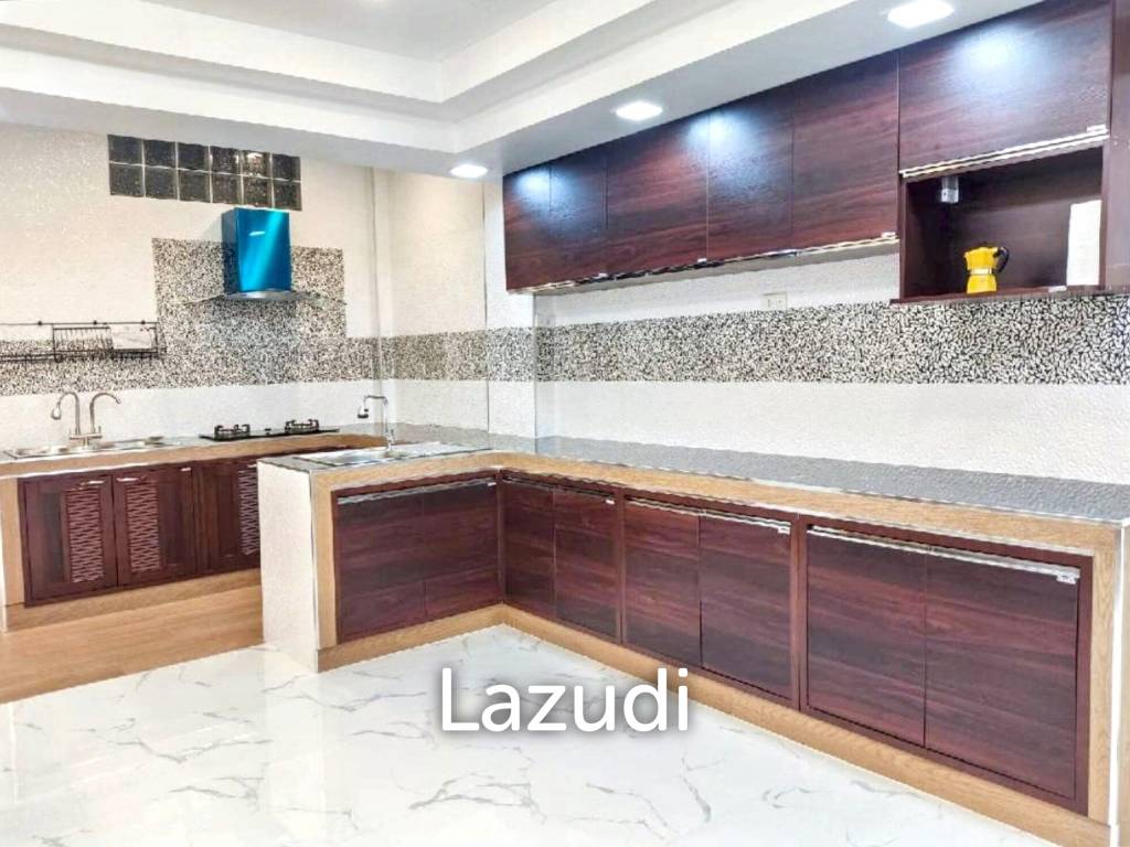 3 Bed 3 Bath 96 SQ.M Town home in Bang Chak