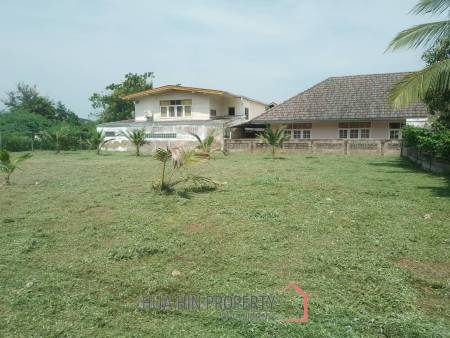 Prime Freehold Land 144 SQWA in Soi Hua Hin 33 Near Beach