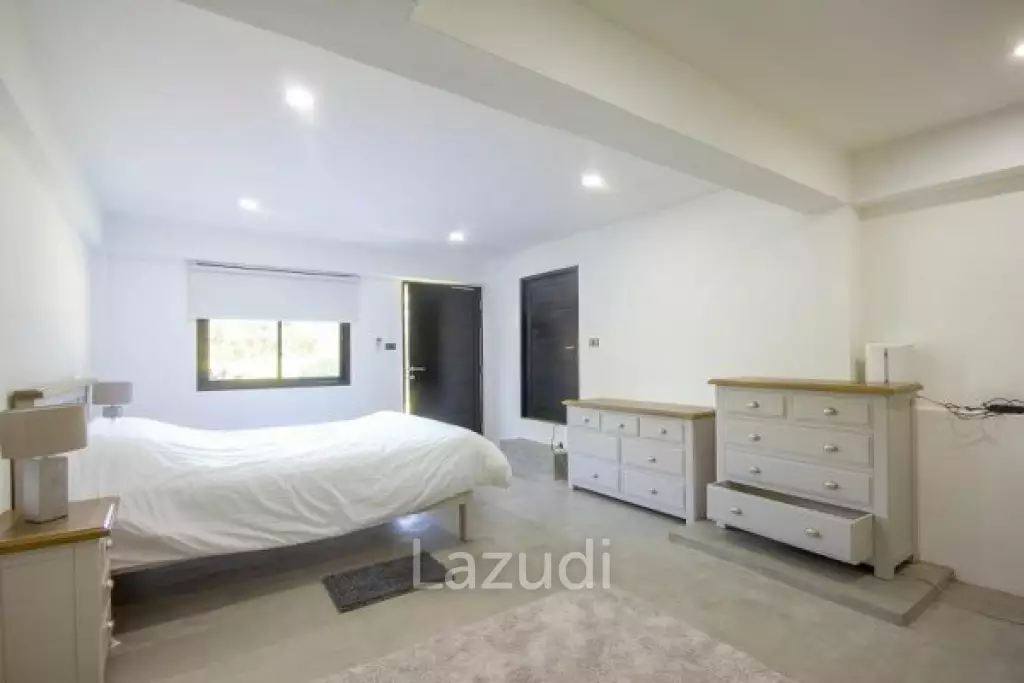Modern 6 Bed Pool Villa on Large Land Plot