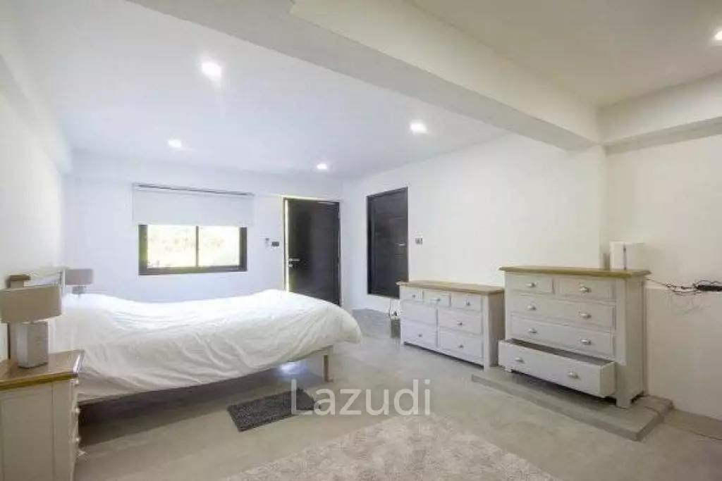 Modern 6 Bed Pool Villa on Large Land Plot