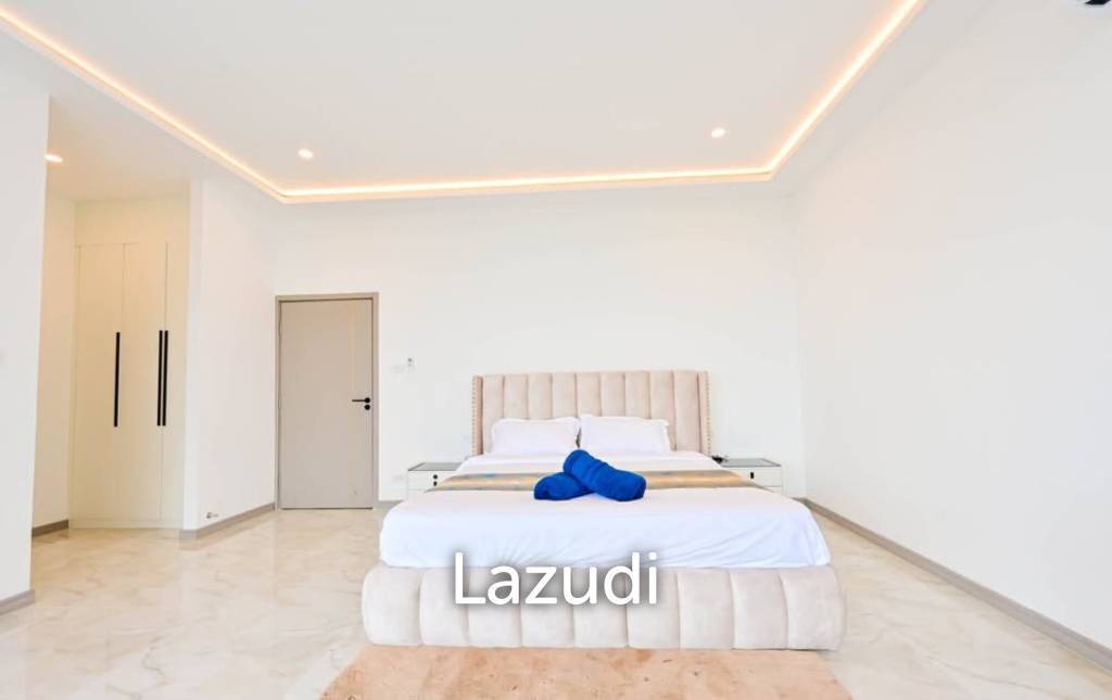 Modern 4‑Bedroom Villa in Bophut – Near Fisherman's Village