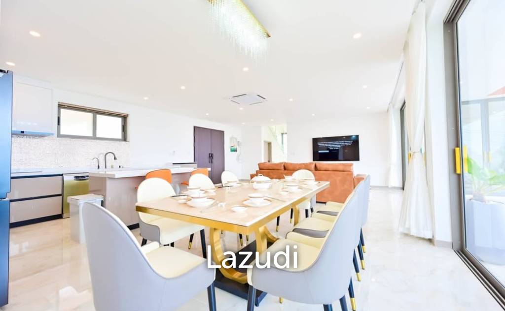 Modern 4‑Bedroom Villa in Bophut – Near Fisherman's Village