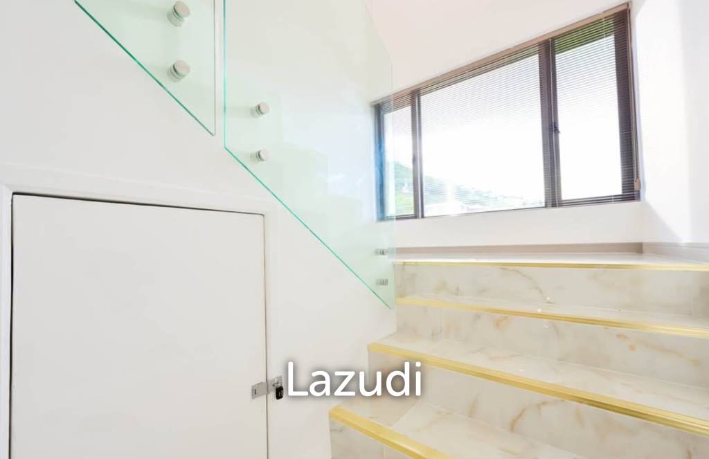 Modern 4‑Bedroom Villa in Bophut – Near Fisherman's Village