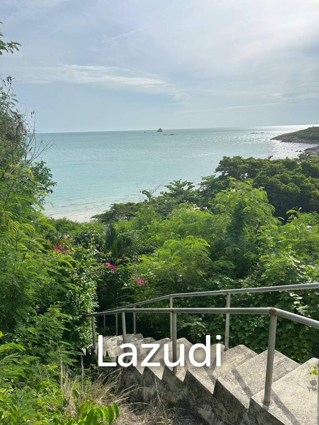 Exceptional Location with Direct Beach Access – Ideal for a Luxury Villa