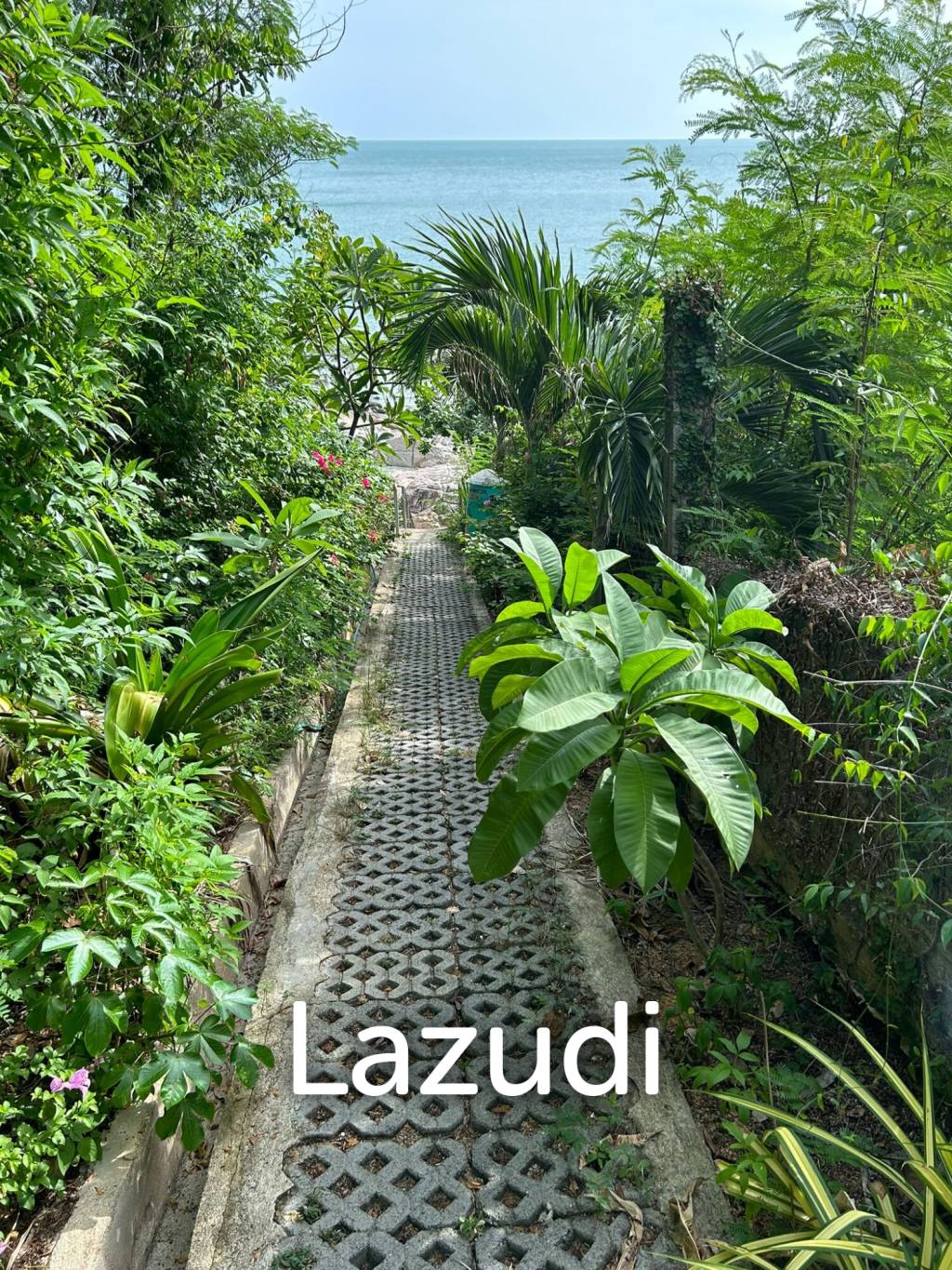 Exceptional Location with Direct Beach Access – Ideal for a Luxury Villa