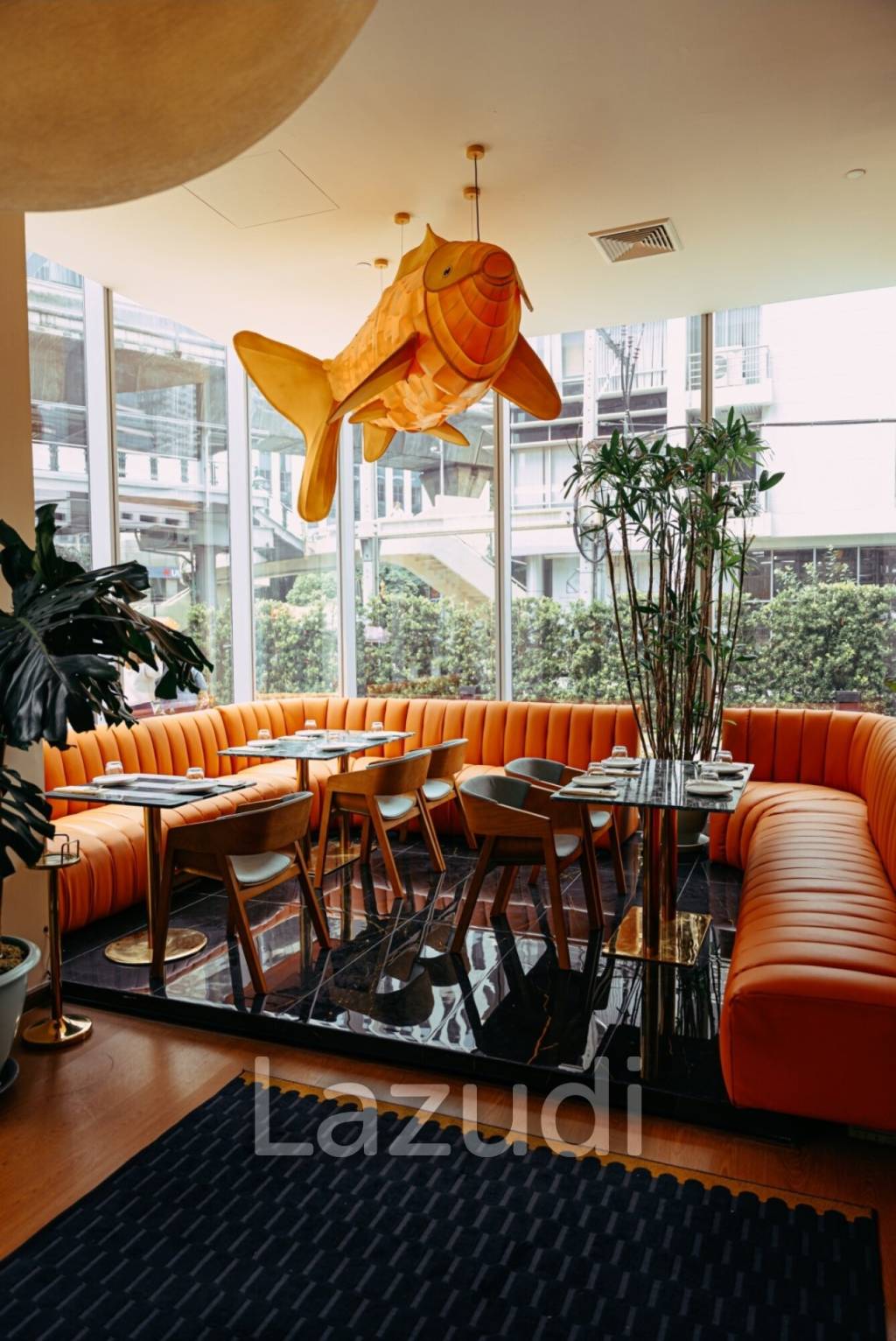 Turnkey Restaurant Opportunity on Main Sukhumvit Soi 7 – 250 SQM Premium Bistro for Sale/Rent Near BTS Nana!