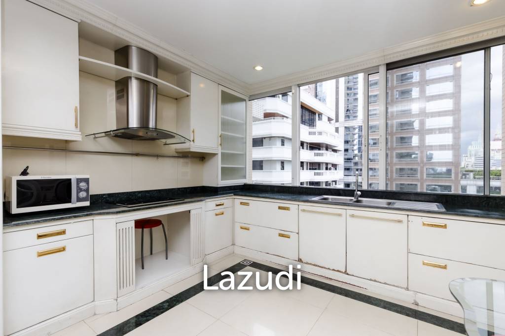 3 Bedroom 3 Bathroom 242 Sq.m Langsuan Ville