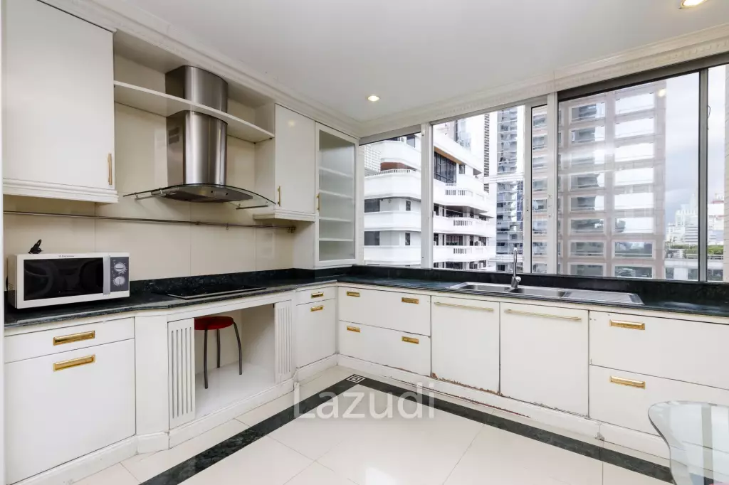 3 Bedroom 3 Bathroom 242 Sq.m Langsuan Ville