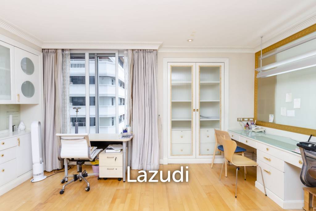 3 Bedroom 3 Bathroom 242 Sq.m Langsuan Ville