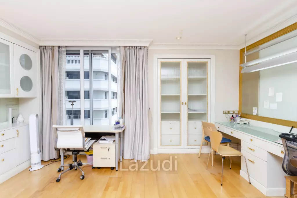 3 Bedroom 3 Bathroom 242 Sq.m Langsuan Ville
