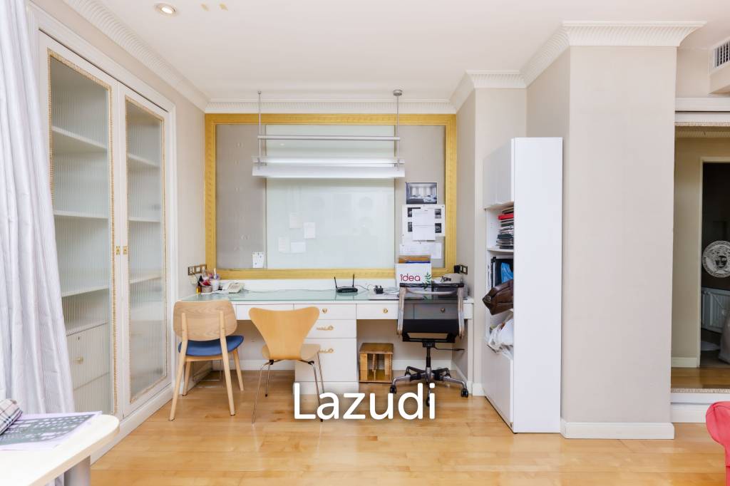 3 Bedroom 3 Bathroom 242 Sq.m Langsuan Ville