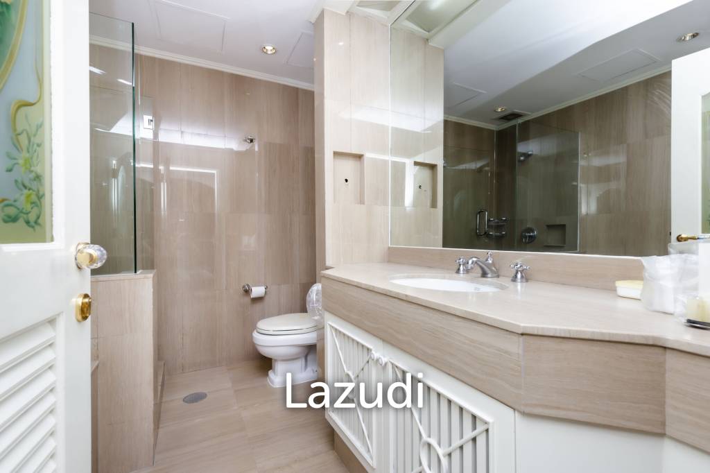 3 Bedroom 3 Bathroom 242 Sq.m Langsuan Ville