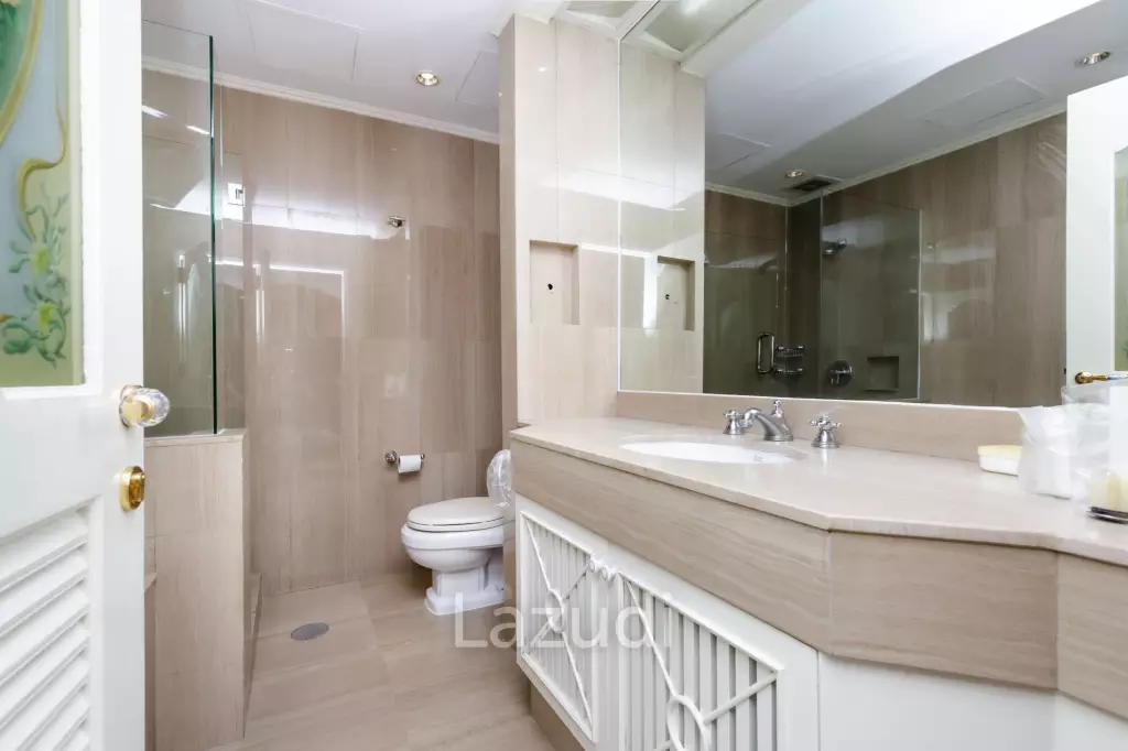 3 Bedroom 3 Bathroom 242 Sq.m Langsuan Ville