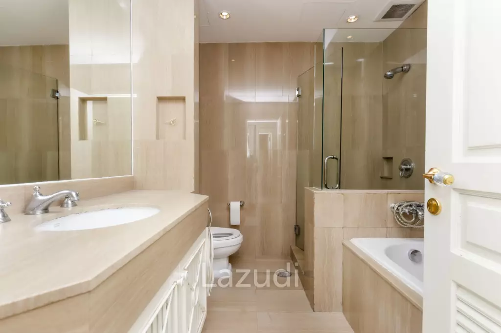 3 Bedroom 3 Bathroom 242 Sq.m Langsuan Ville