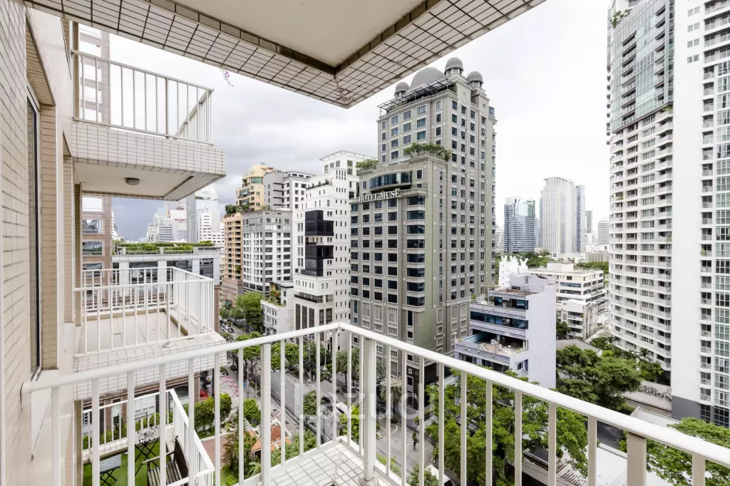 3 Bedroom 3 Bathroom 242 Sq.m Langsuan Ville