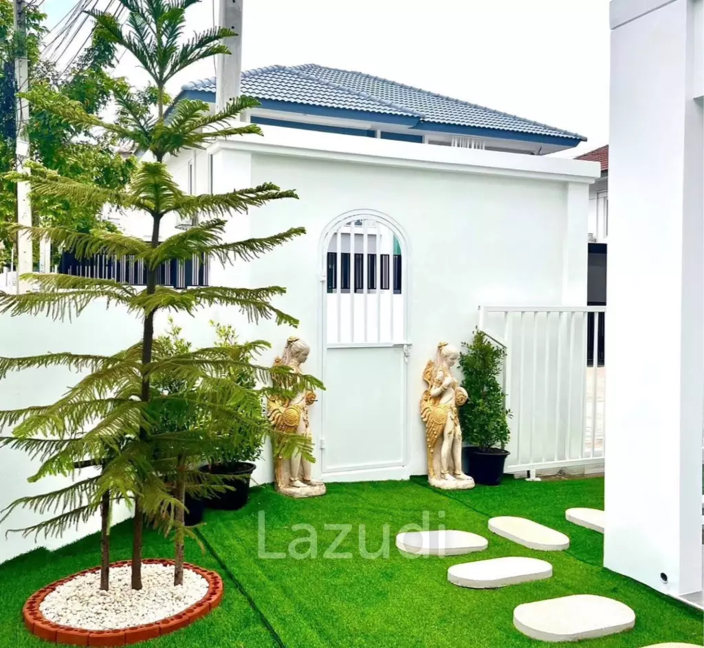 3 Beds 2 Baths 180 SQ.M. Baan Pruksa Nara