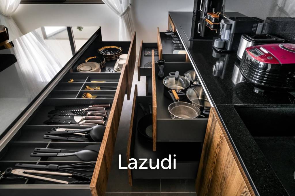 Villa Poseidon’s Penthouse – Luxury Seaside Retreat