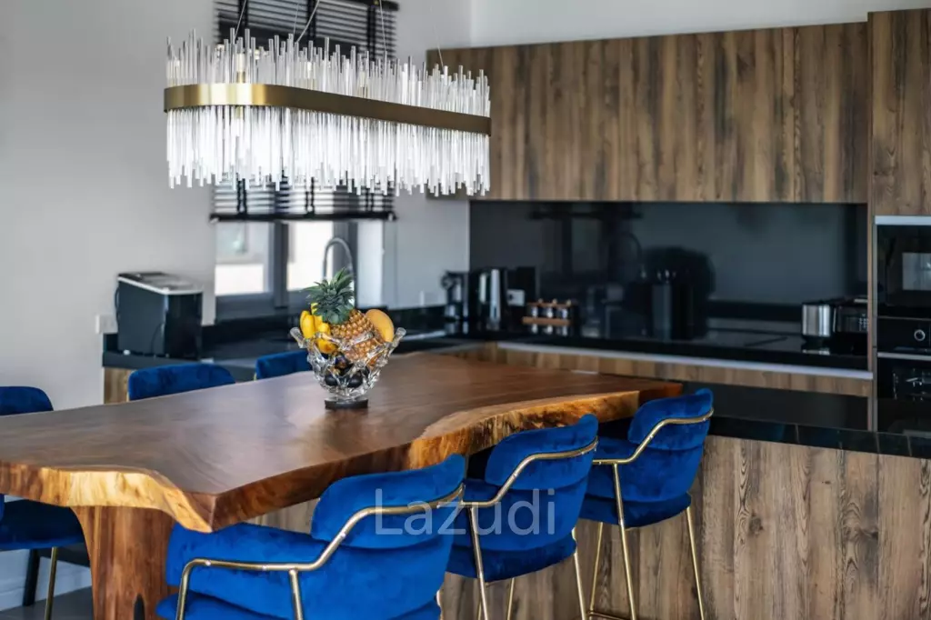 Villa Poseidon’s Penthouse – Luxury Seaside Retreat