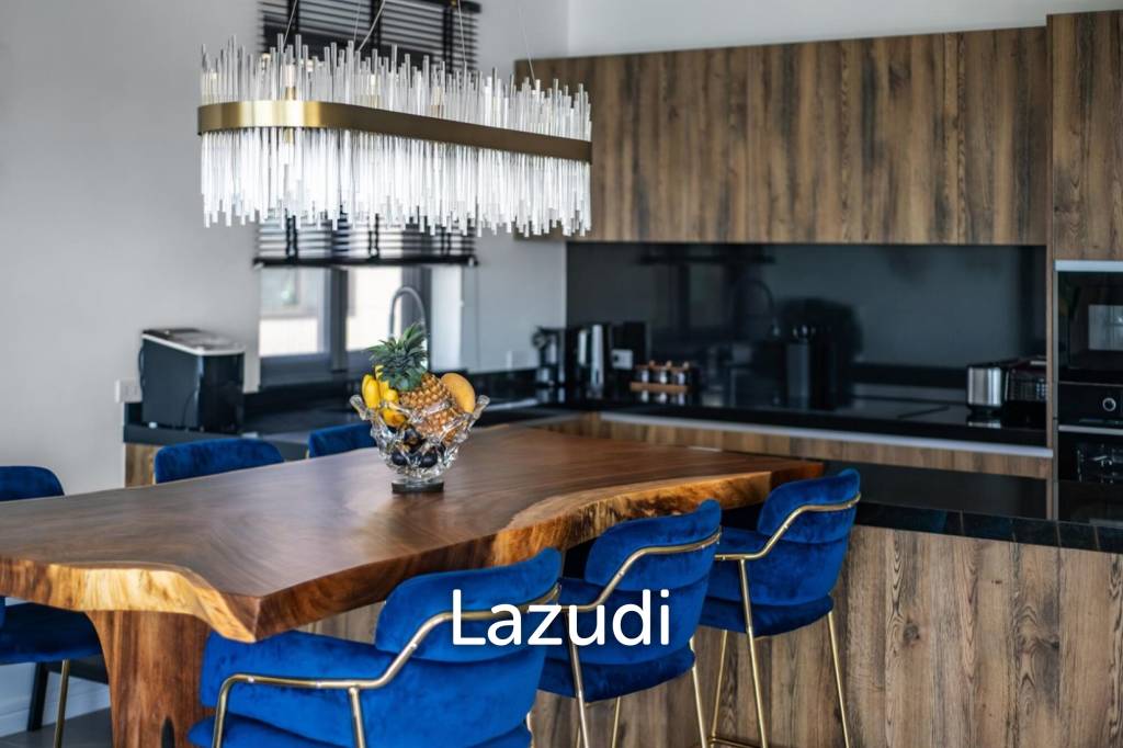 Villa Poseidon’s Penthouse – Luxury Seaside Retreat