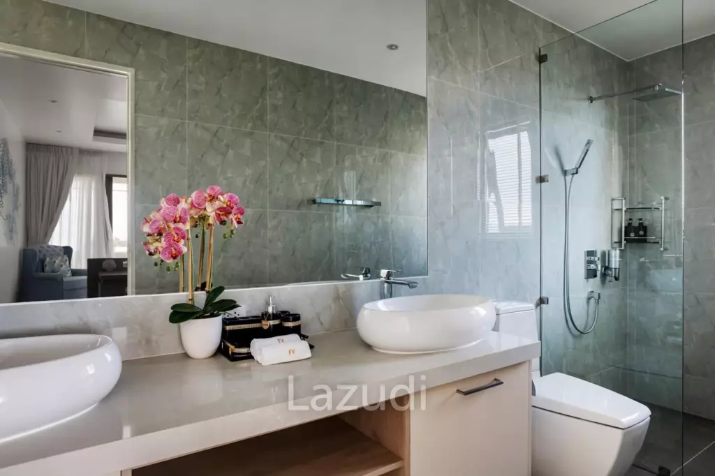 Villa Poseidon’s Penthouse – Luxury Seaside Retreat