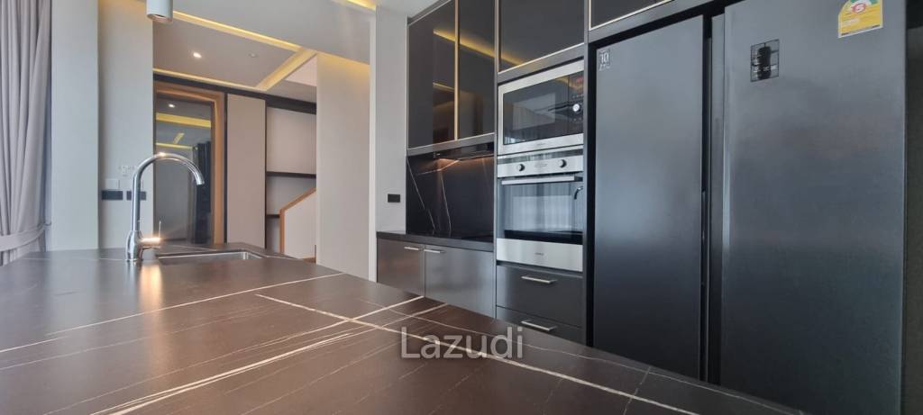 4 Bedrooms 5 Bathrooms 466 SQ.M. D space 2