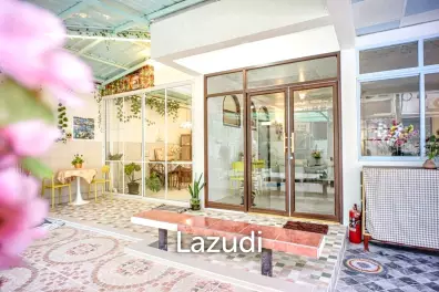 4 Bedrooms 3 Bathrooms Town House in Lumpini