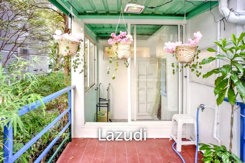 4 Bedrooms 3 Bathrooms Town House in Lumpini