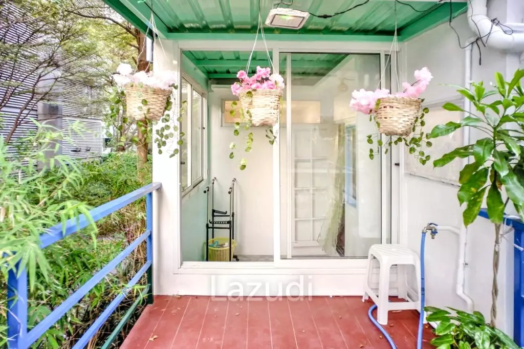 4 Bedrooms 3 Bathrooms Town House in Lumpini