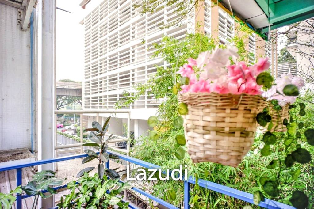 4 Bedrooms 3 Bathrooms Town House in Lumpini