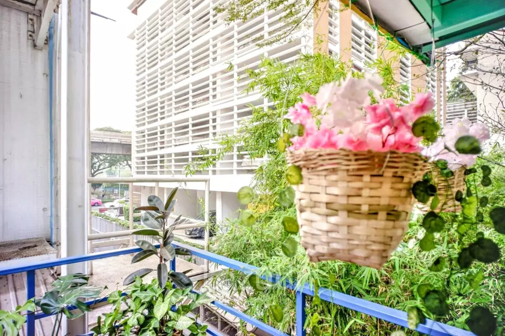 4 Bedrooms 3 Bathrooms Town House in Lumpini