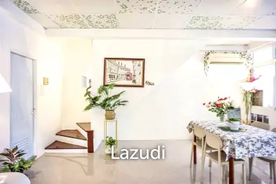 4 Bedrooms 3 Bathrooms Town House in Lumpini