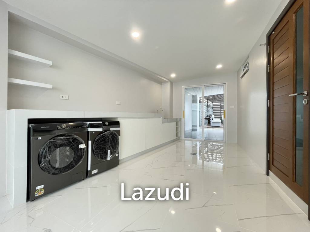 Renovated 4-Bedroom Pool Villa Near Headstart International School