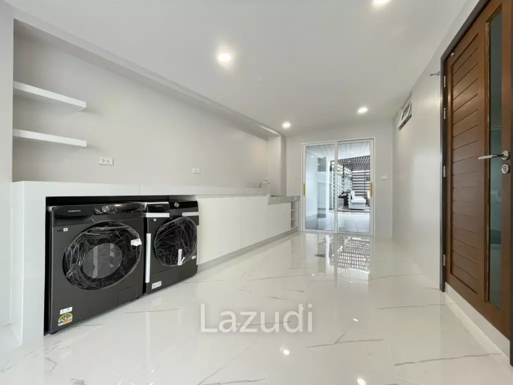 Renovated 4-Bedroom Pool Villa Near Headstart International School