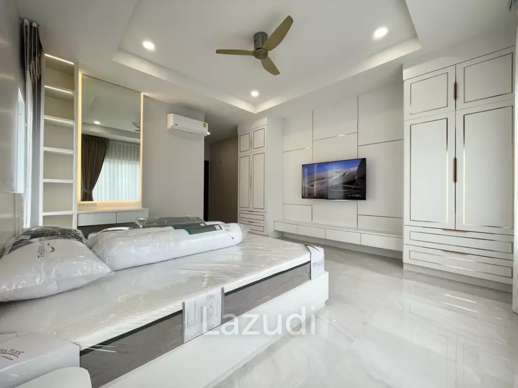 Renovated 4-Bedroom Pool Villa Near Headstart International School