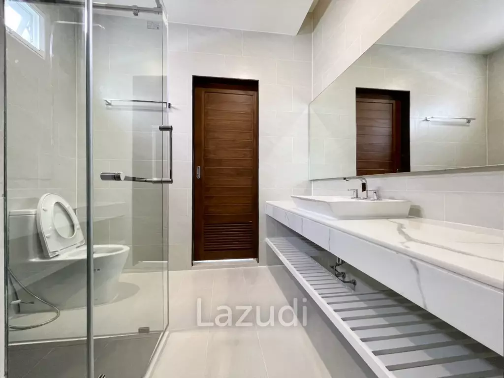 Renovated 4-Bedroom Pool Villa Near Headstart International School