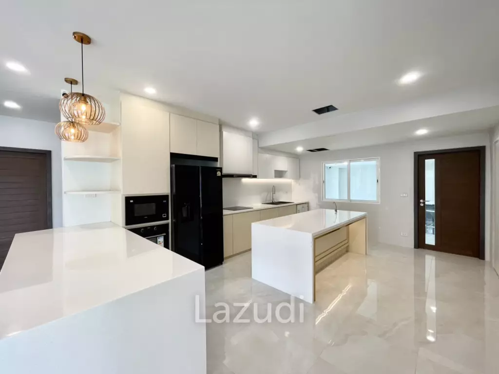 Renovated 4-Bedroom Pool Villa Near Headstart International School