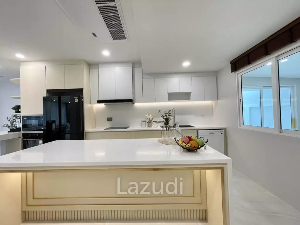 Renovated 4-Bedroom Pool Villa Near Headstart International School