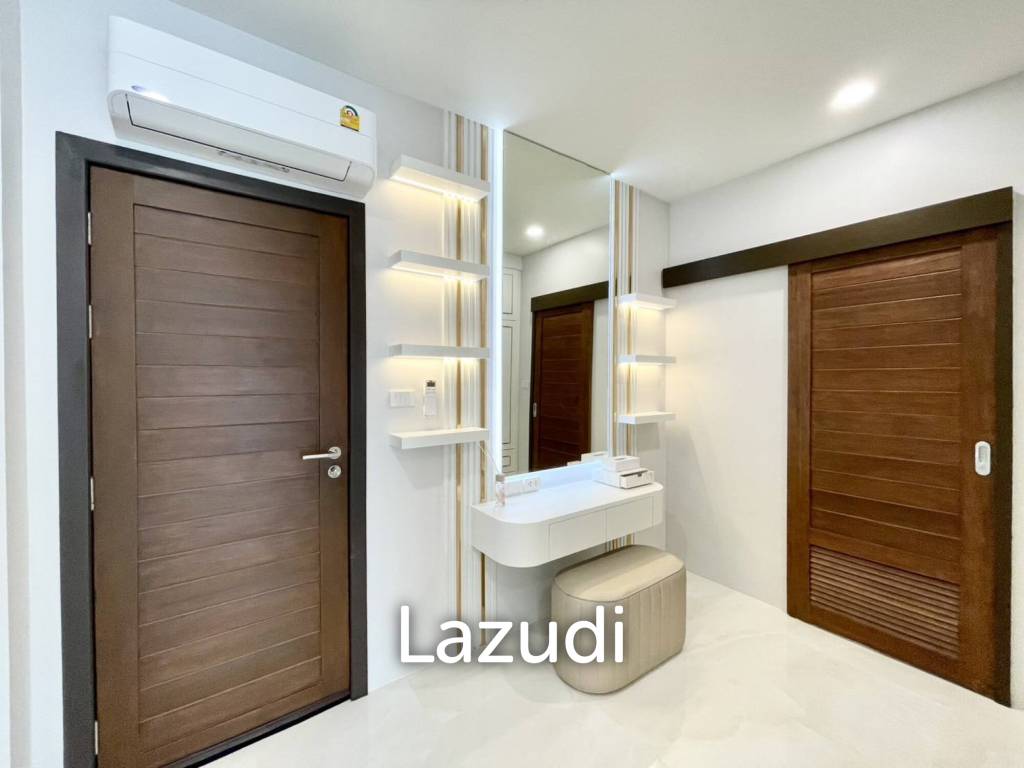 Renovated 4-Bedroom Pool Villa Near Headstart International School