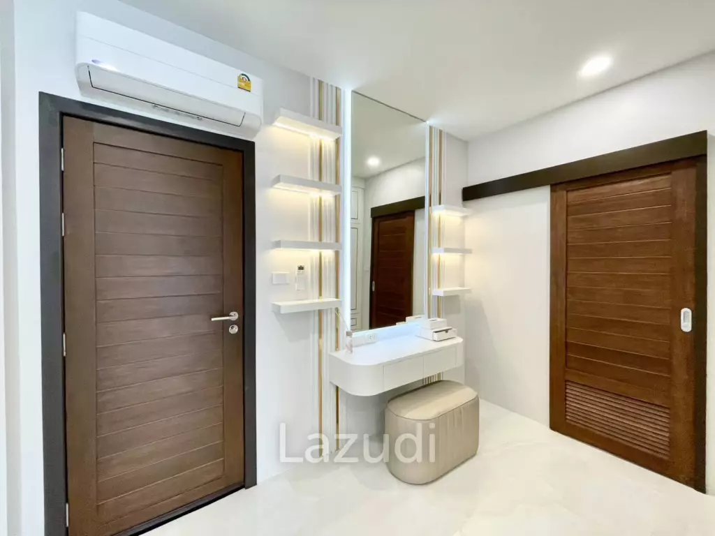Renovated 4-Bedroom Pool Villa Near Headstart International School
