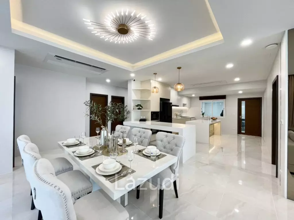 Renovated 4-Bedroom Pool Villa Near Headstart International School