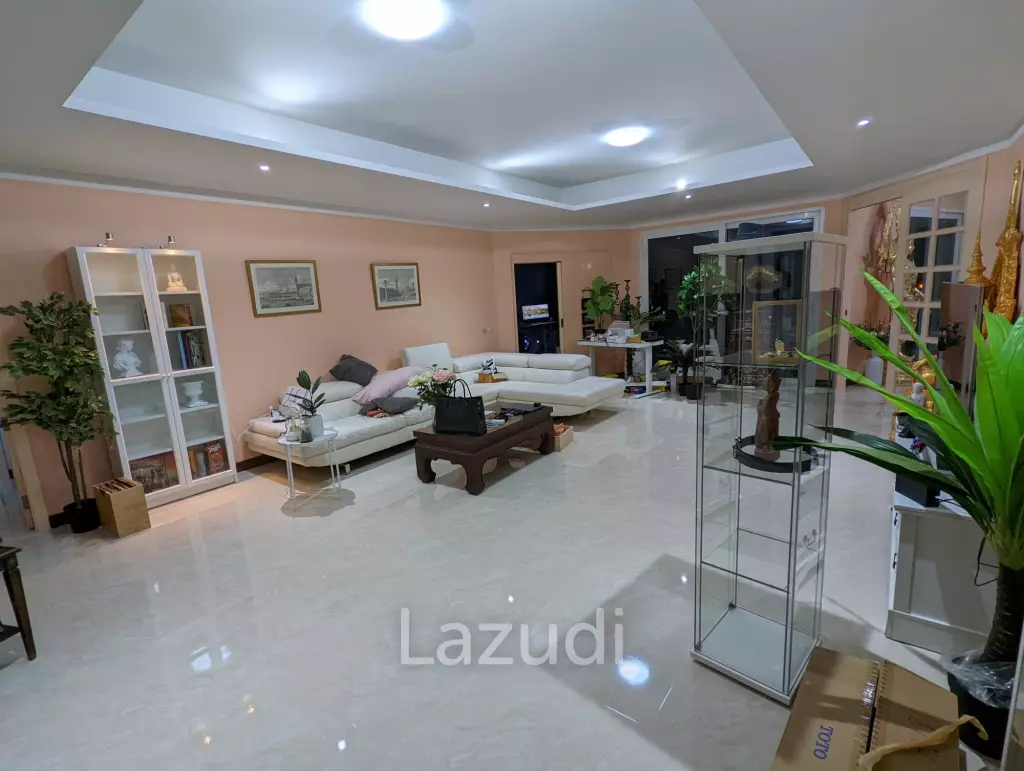 Spacious 4-Bedroom Pool Villa with Generous Land Plot for Sale in Kathu