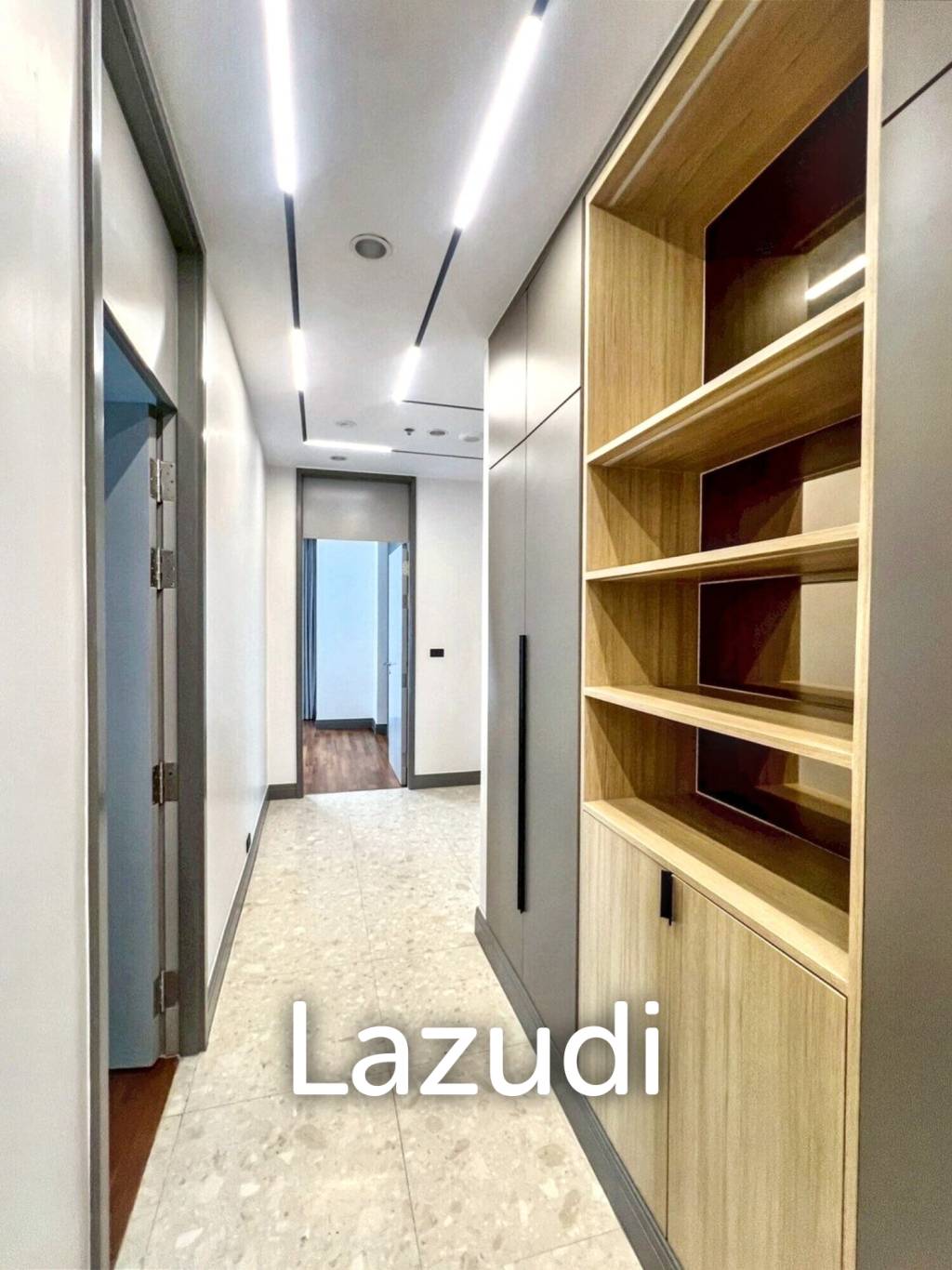 3 Beds 3 Baths 230 SQ.M Royal Residence Park
