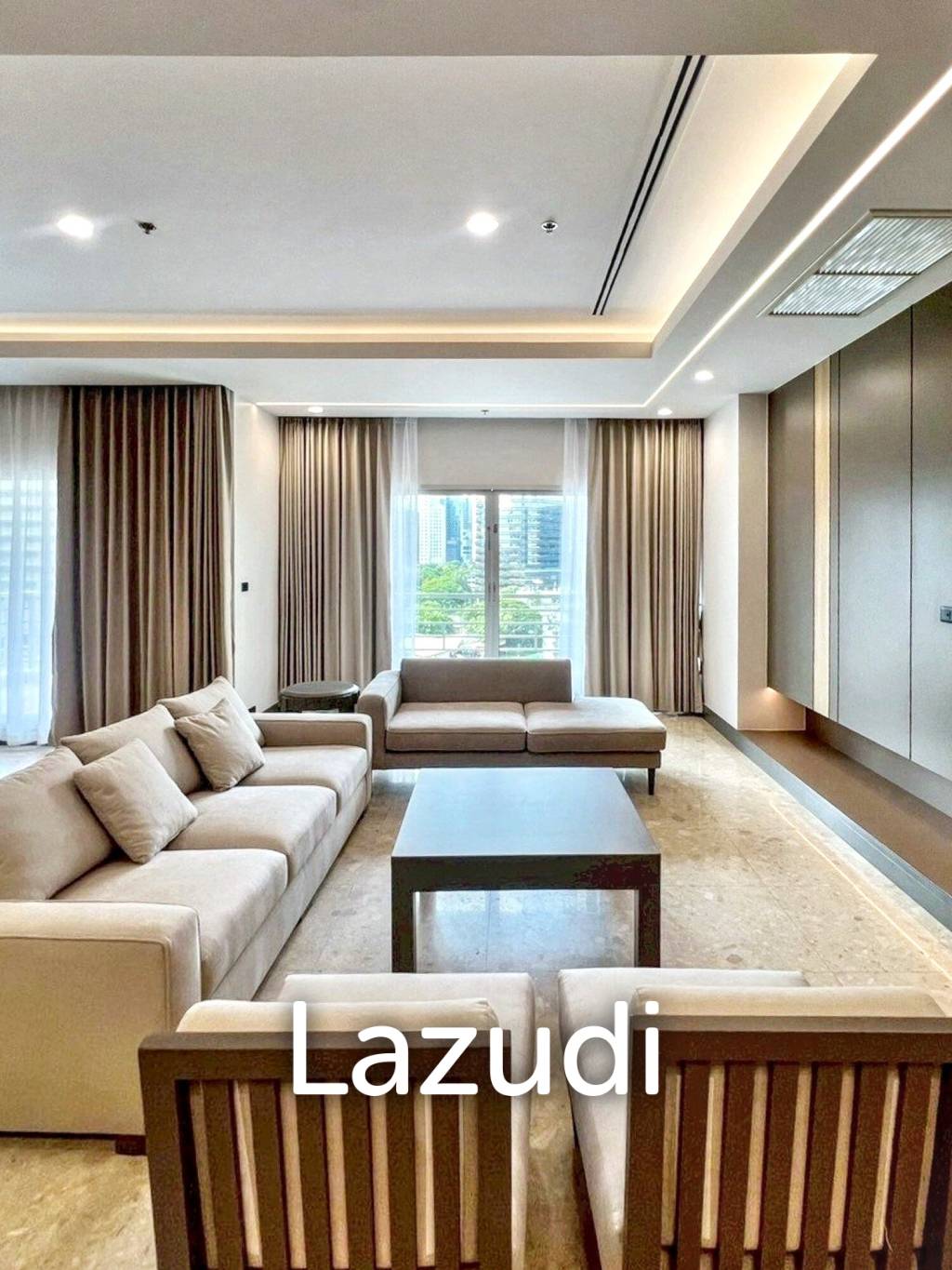 3 Beds 3 Baths 230 SQ.M Royal Residence Park