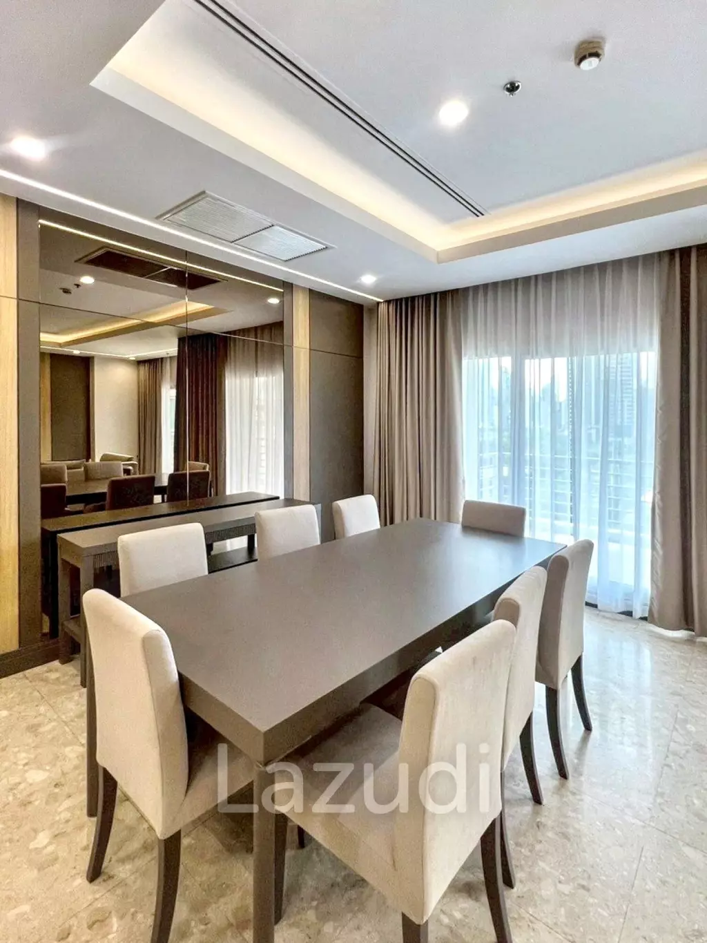 3 Beds 3 Baths 230 SQ.M Royal Residence Park