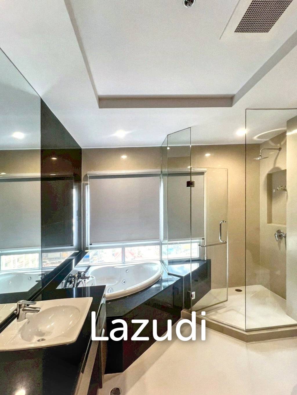 3 Beds 3 Baths 230 SQ.M Royal Residence Park