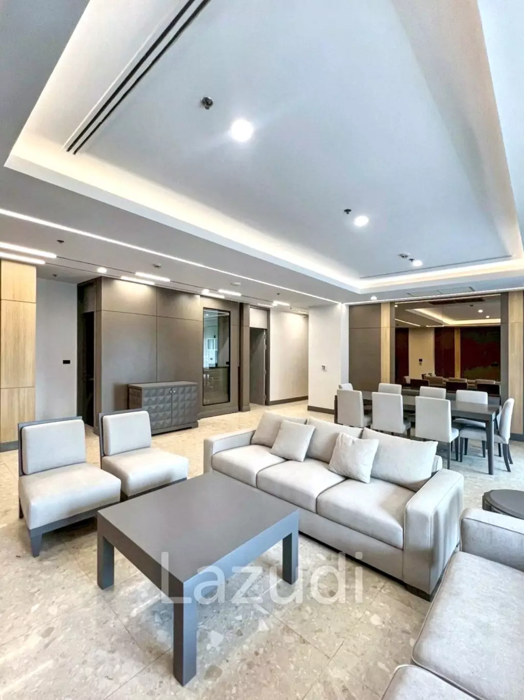 3 Beds 3 Baths 230 SQ.M Royal Residence Park
