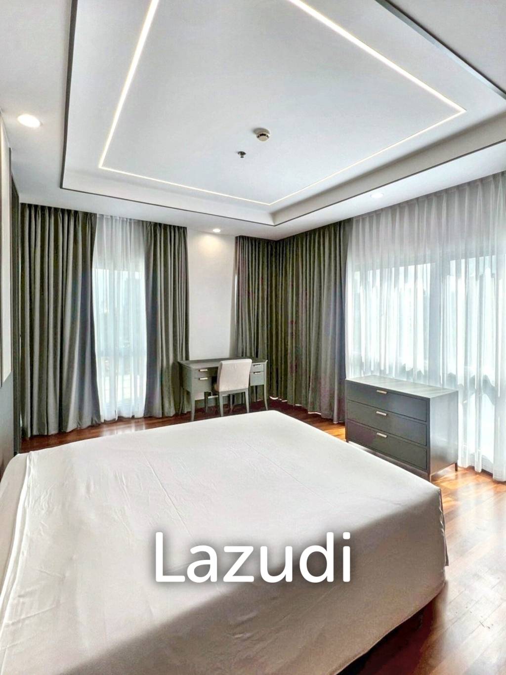 3 Beds 3 Baths 230 SQ.M Royal Residence Park