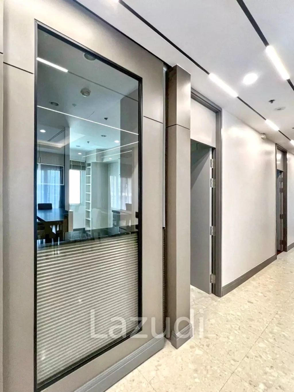 3 Beds 3 Baths 230 SQ.M Royal Residence Park