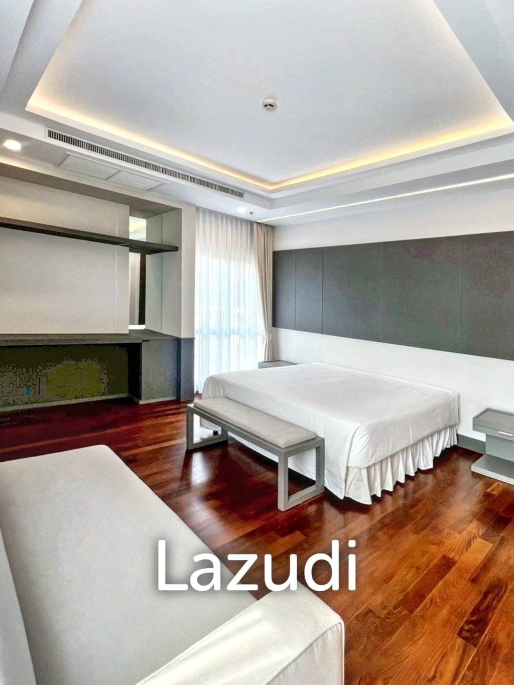 3 Beds 3 Baths 230 SQ.M Royal Residence Park